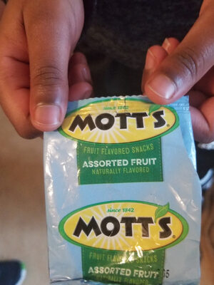 Fruit flavored snacks