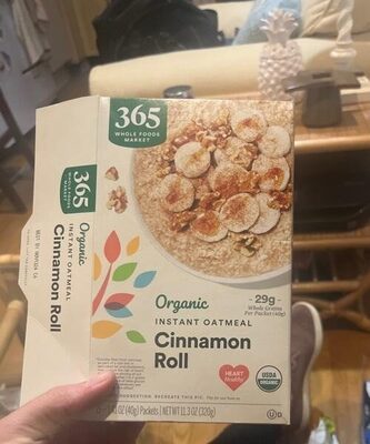 Cinnamon roll instant oatmeal