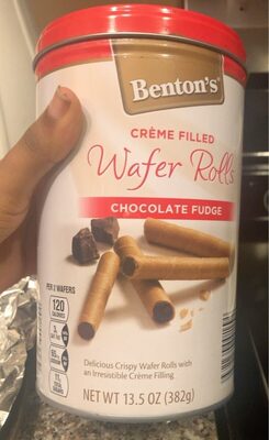 Creme filled wafer rolls