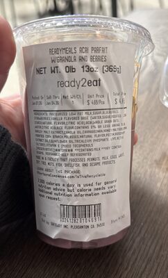 Açaí parfait w/granola and berries