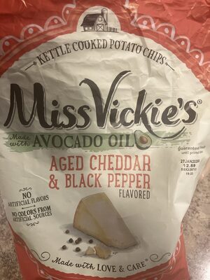 Aged Cheddar & Black Pepper Potato Chips