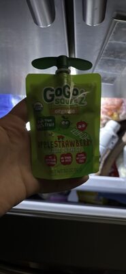 APPLE STRAWBERRY fruit on the go