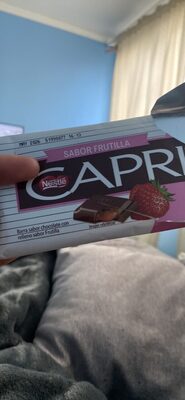 Barra sabor chocolate con relleno sabor Frutilla