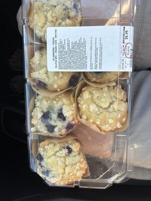 BLUEBERRIES + CREAM MUFFIN 8PK - CREAM CAKE