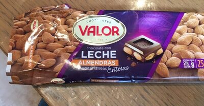 Chocolate con leche con almendras enteras