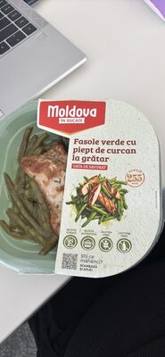 Fasole verde cu piept de curcan la grătar