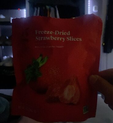 Freeze-dried strawberry slices
