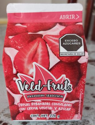 Fresas rebanadas congeladas con crema vegetal y azúcar