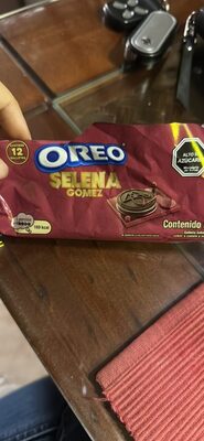 Galleta sabor a chocolate con relleno sabor a canela y azúcar