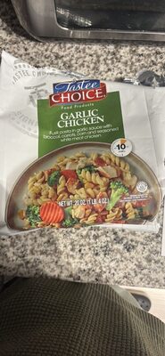 GARLIC CHICKEN Fusilli pasta in garlic sauce with broccoli, carrots, corn and seasoned white meat chicken