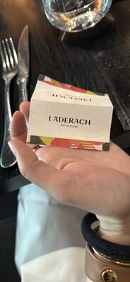 Geröstete Mandeln mit dunkler Schokolade