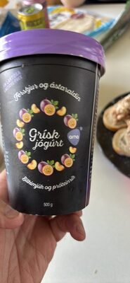 Greek yoghurt with peach and passion fruit