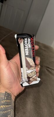 HIGH PROTEIN Chocolate and Cookies & Cream Flavored Protein Bar