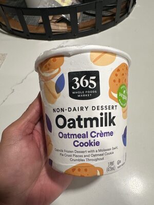 Oatmilk Crème Cookie Ice Cream
