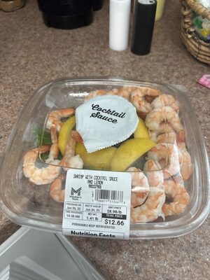 Shrimp with Cocktaik Sauce and Lemon