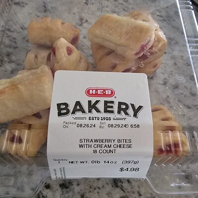 Strawberry bites with cream cheese