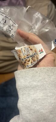 ツナマヨネーズおにぎり (Tuna Mayonnaise Onigiri)