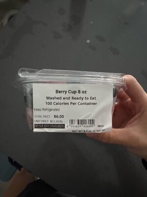 Wegmans 8oz Berry Cup